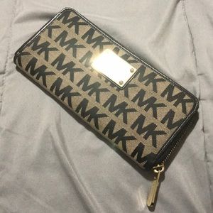 Michale Kors wallet